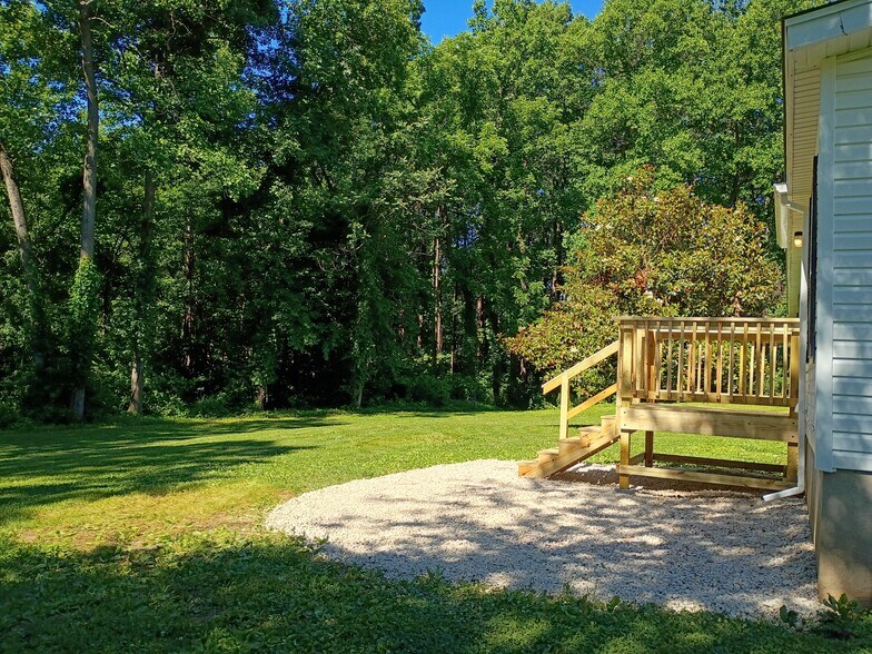 Building Photo - 10 Deer Lk