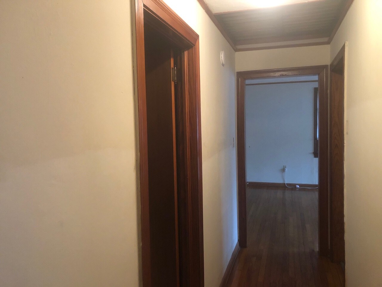 Building Photo - 704 E Thomas St