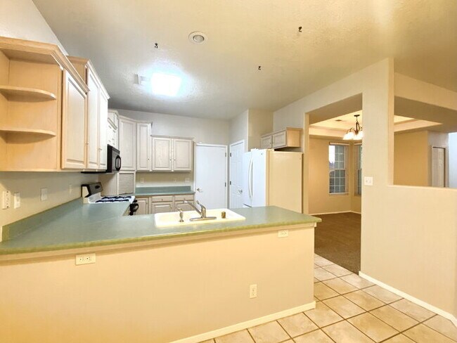 Building Photo - Enchanted Hills - 4BR/2Bath