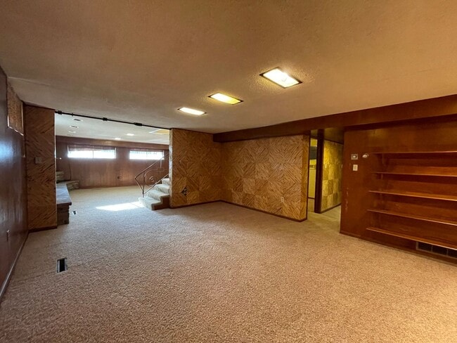 Building Photo - Gorgeous Mid-Century Modern Home Adjacent to BYU