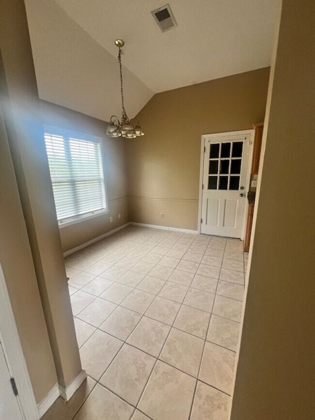 Building Photo - Stunning 3-Bedroom Home in Cordova-Spaciou...
