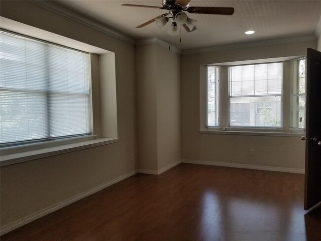 Building Photo - 5316 Reiger Ave