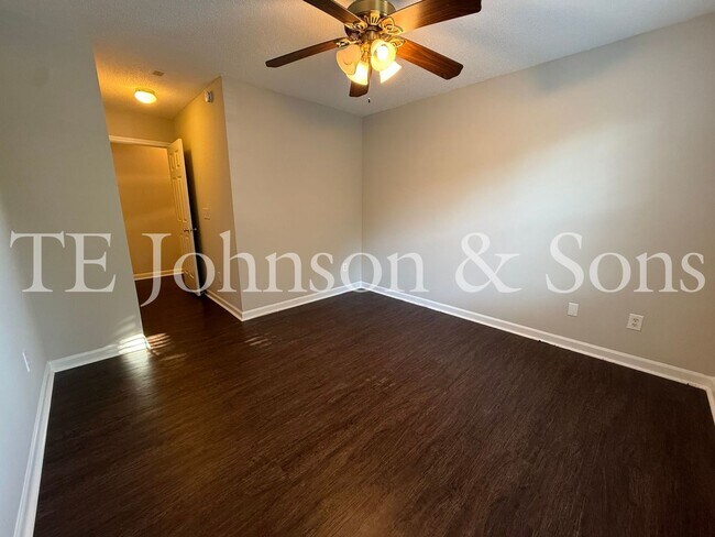 Building Photo - 3355 Kensington Pl
