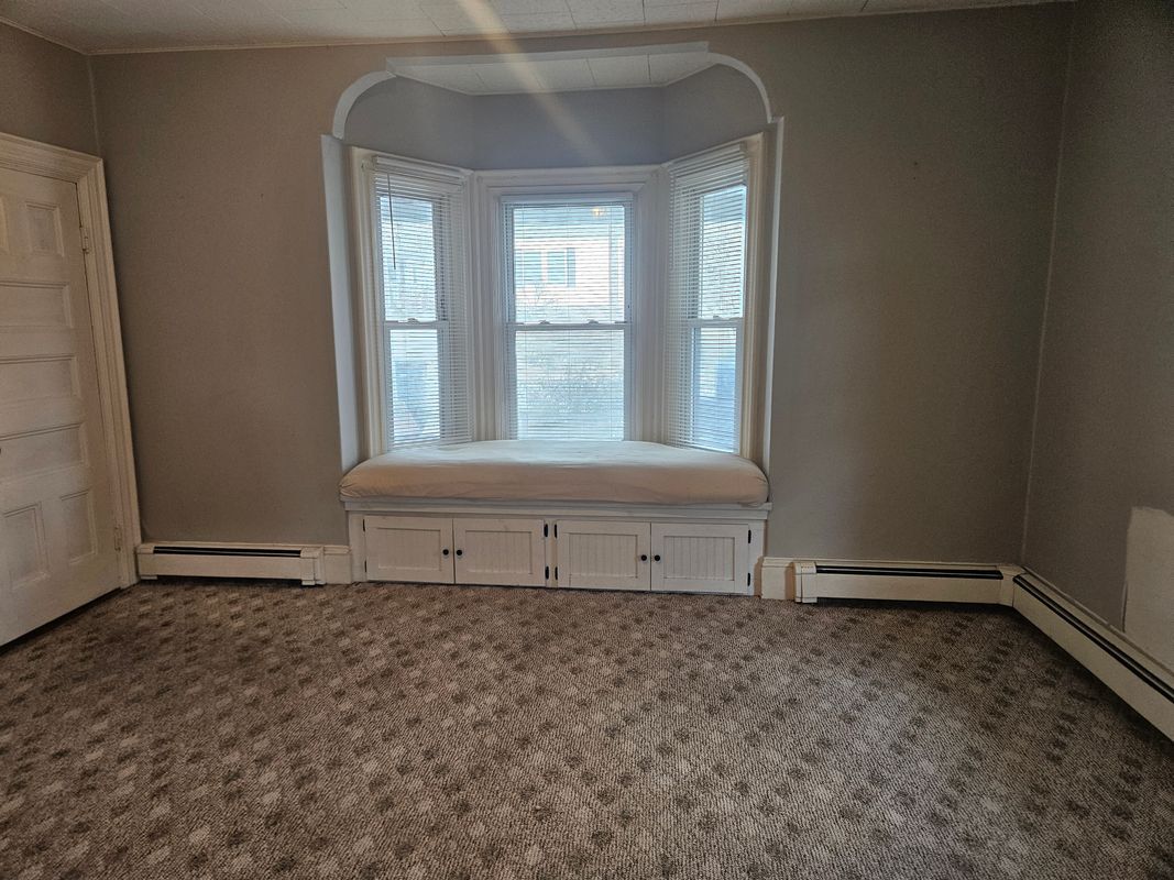 Building Photo - 110 W Main St