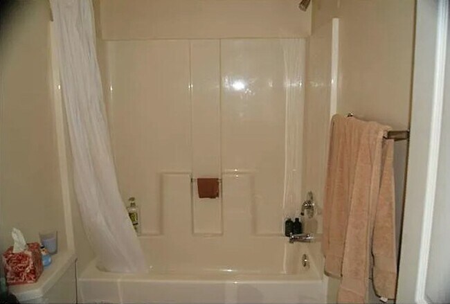 Building Photo - 21 Canary Ct