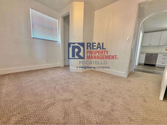 Building Photo - 3 Bed 2 Bath house - Dog friendly