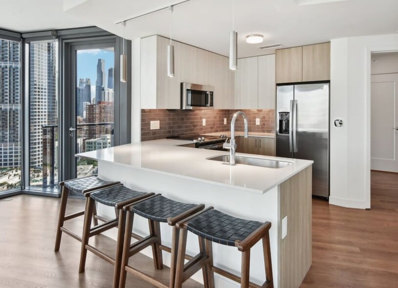 Building Photo - 215 N Clinton St