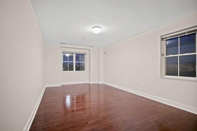Building Photo - 120 Wyllis Ave