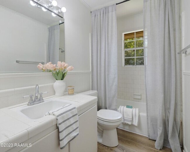 Building Photo - 3 bed, 2 bath brick-on-slab on Johnston Street