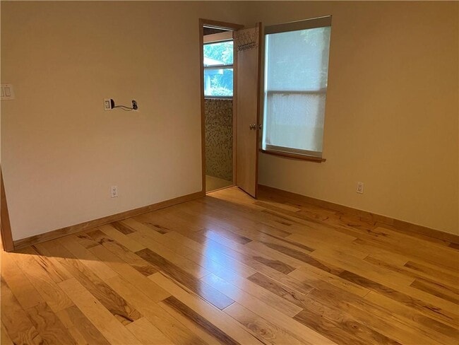 Building Photo - 2500 Barhill Dr