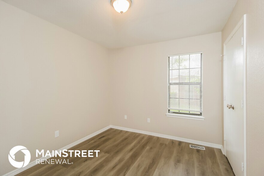 Building Photo - 1604 Pennington Cir