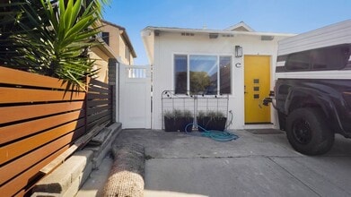 Building Photo - Chi110