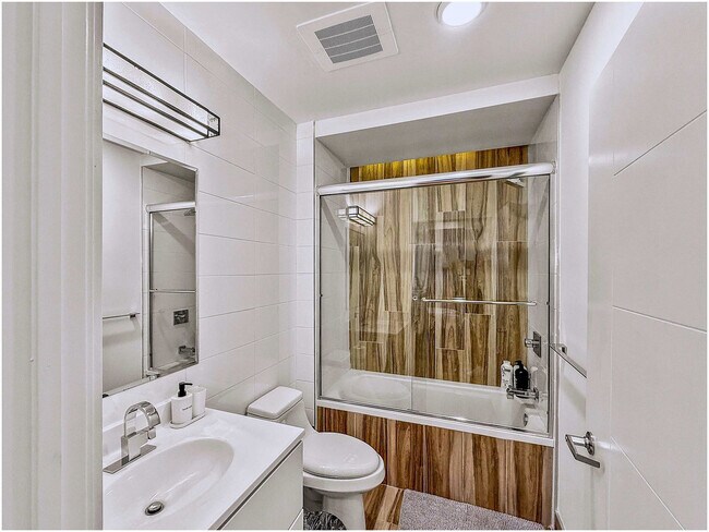 Building Photo - 236 W Thompson St