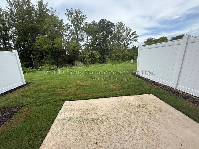 Building Photo - 1106 Broholmer Ln