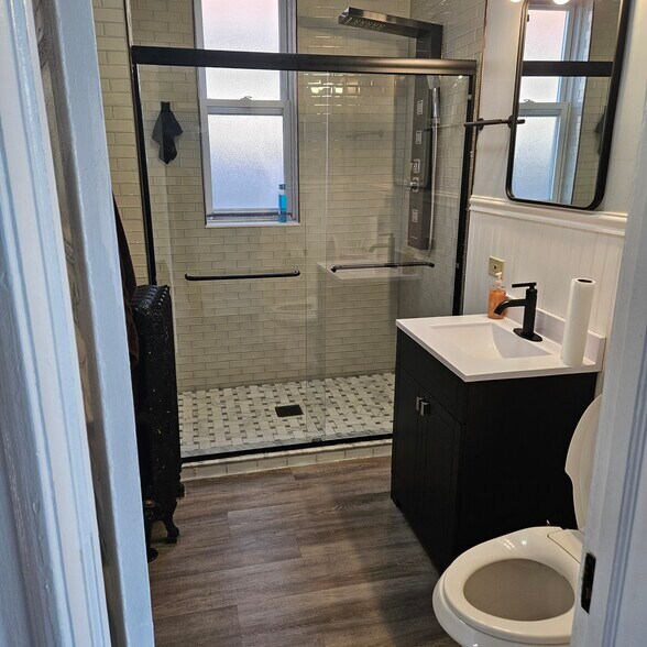 Bathroom - 5241 W Washington Blvd