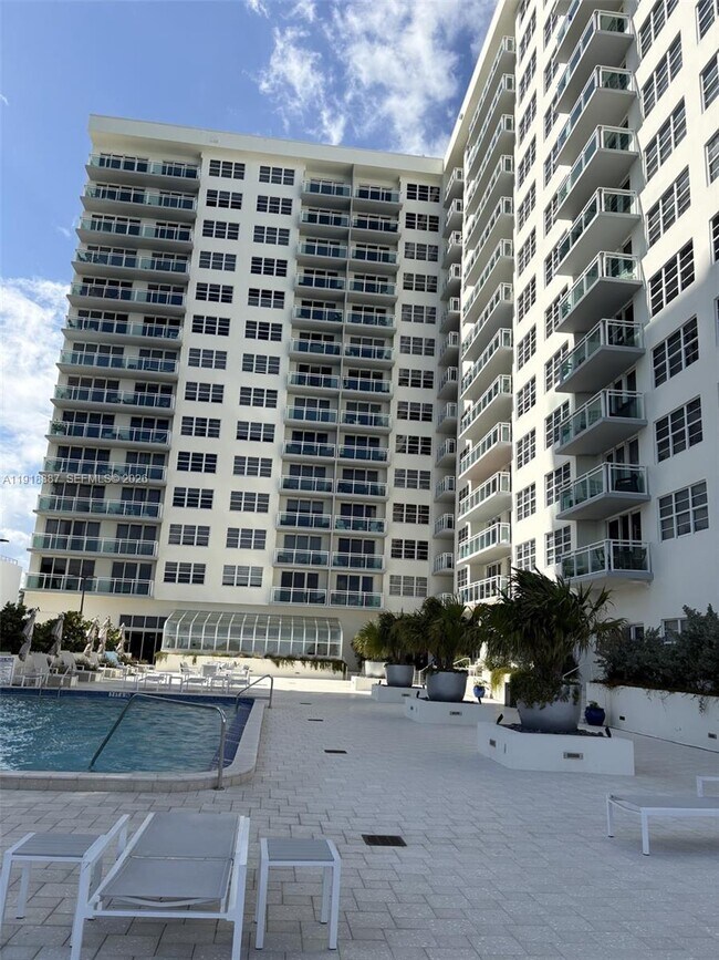 Building Photo - 6917 Collins Ave