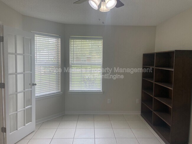 Building Photo - 5728 Dove Dr