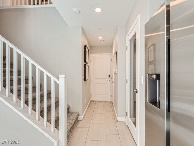 Building Photo - 314 Silva Pl
