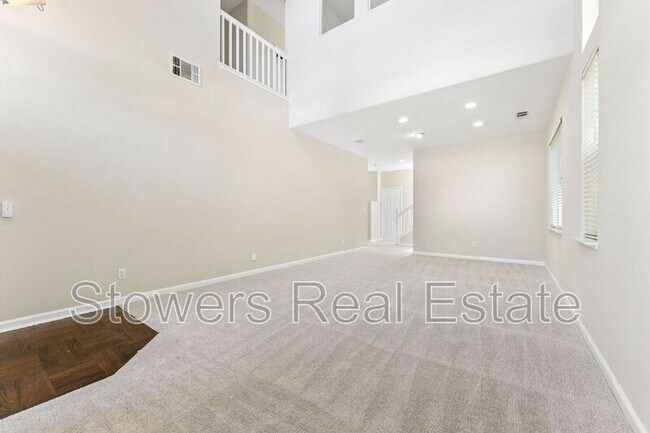 Building Photo - 137 Woodcrest Dr