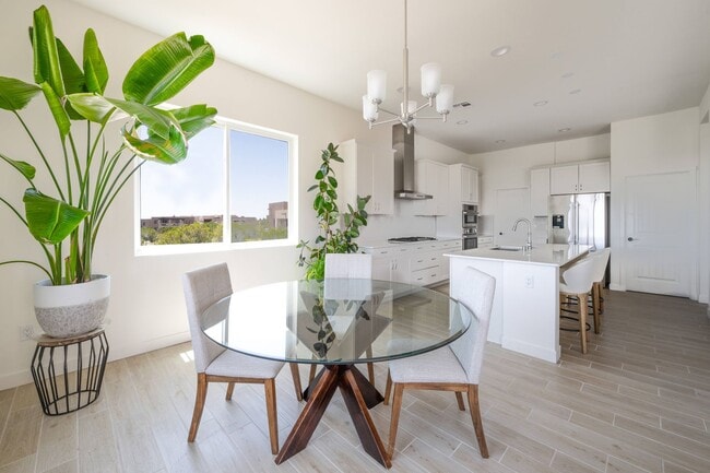 Building Photo - Stunning 3-Bedroom Home with Mountain Views in Tessera