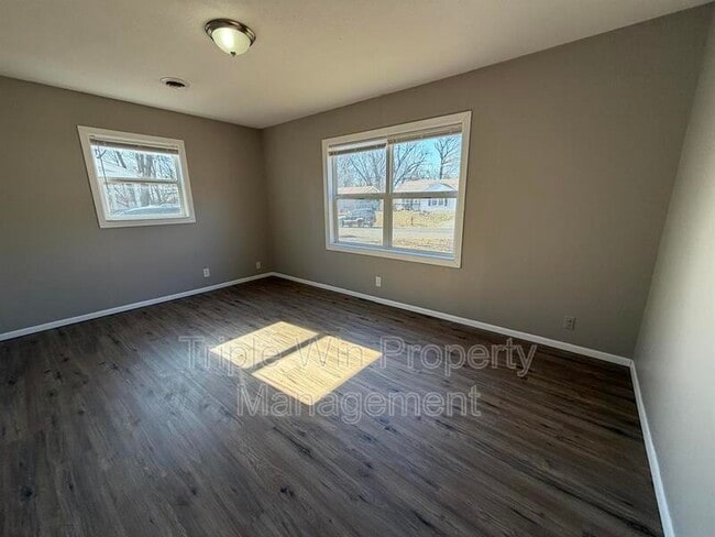 Building Photo - 300 Brackleigh Ln