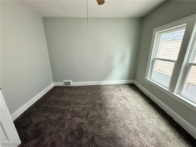 Building Photo - 9215 Yale Ave