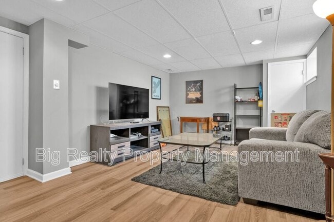 Building Photo - 268 Birch Dr