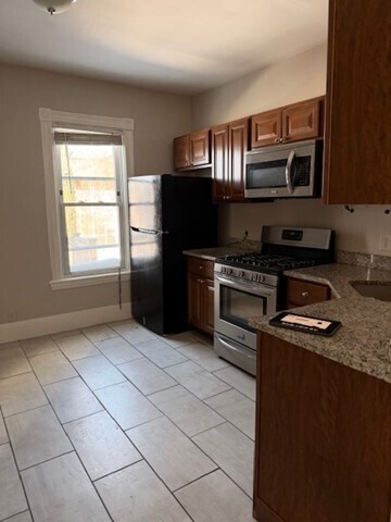 Building Photo - 132 Chelsea St