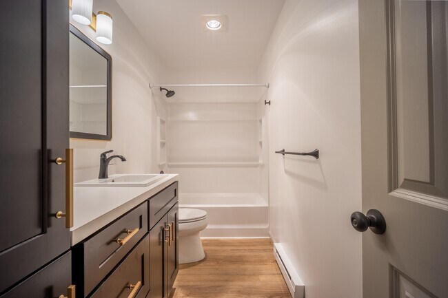 Building Photo - 404 Chelsea Cove S