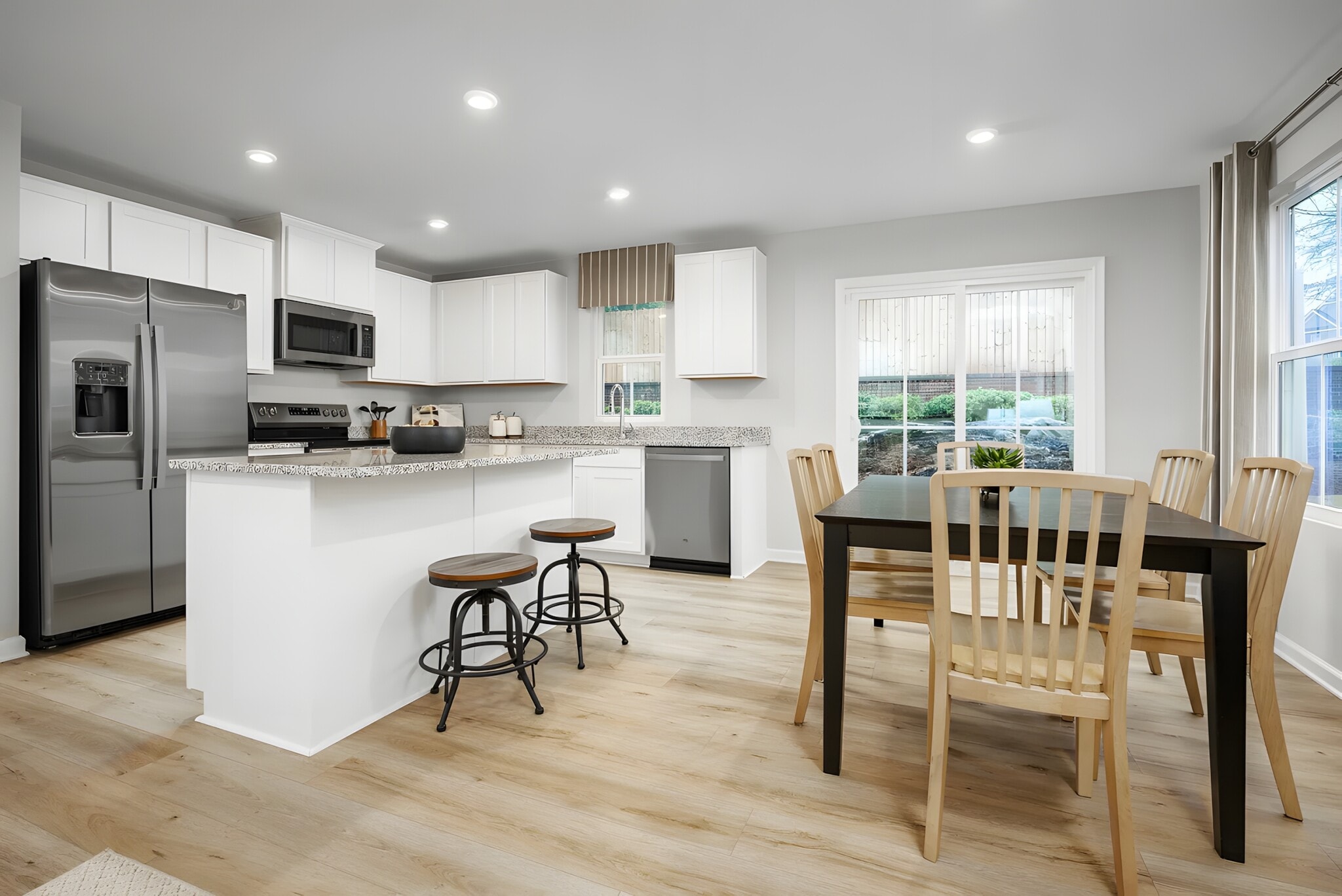 Building Photo - 2901 Apricot Dr