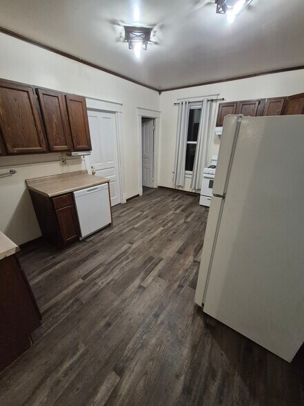 kitchen with dishwasher - 4049 6th Ave