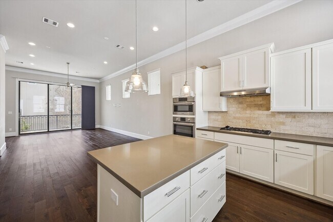 Building Photo - 2016 Covent Garden Station