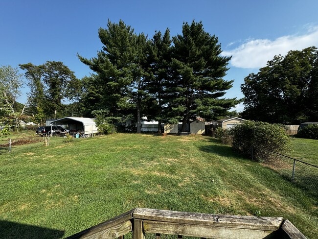 Building Photo - 204 Powell St