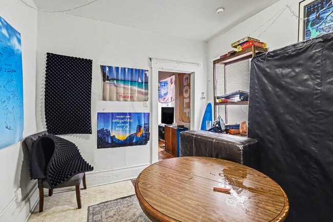 Building Photo - 606 Catherine St