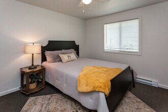 Building Photo - 3 Bedroom, Single-story Townhomes for rent in Des Moines IA