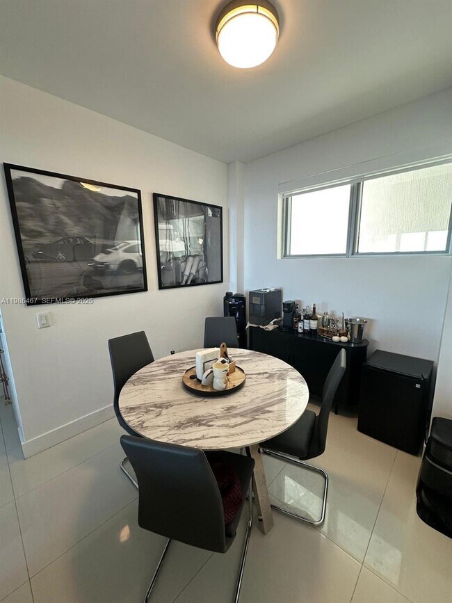 Building Photo - 2900 NE 7th Ave