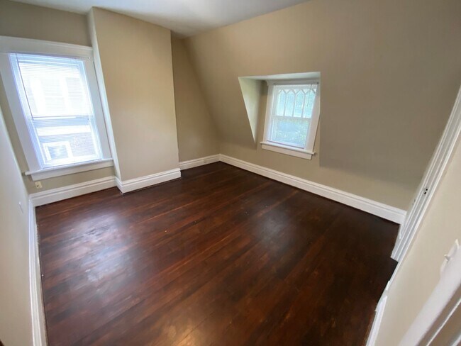 Building Photo - 426 E 15th Ave