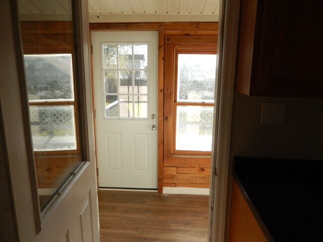 Building Photo - Newly Remodeled 3BR, 2BA, Single Family Ho...