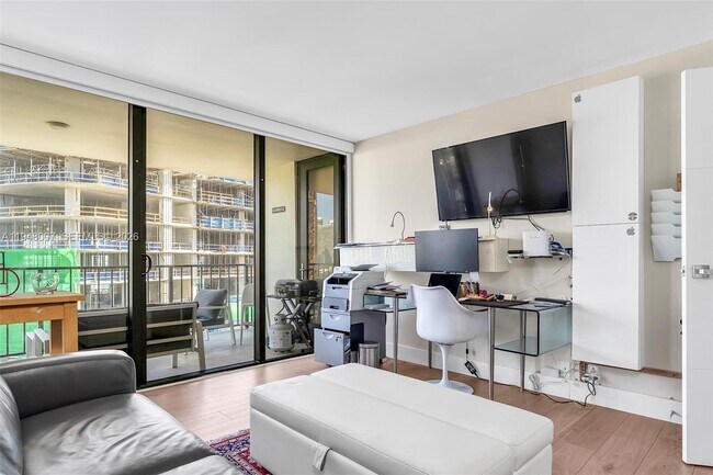 Building Photo - 1865 Brickell Ave