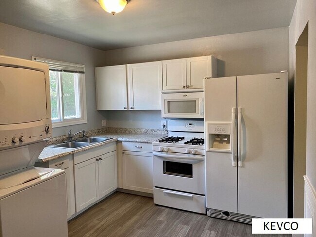 Building Photo - 314-320 Alpert Ave