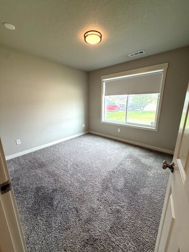 Building Photo - Beautiful Three Bedroom in Pasco Near Chiawana High School