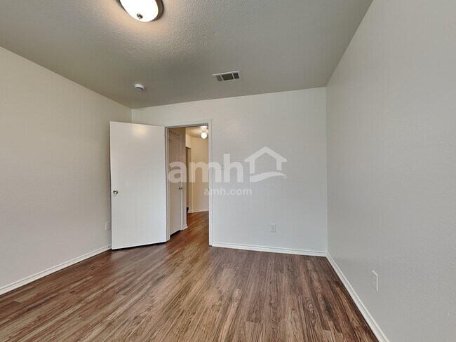 Building Photo - 3806 Evinrude Dr