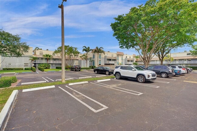 Building Photo - 4600 SW 67th Ave