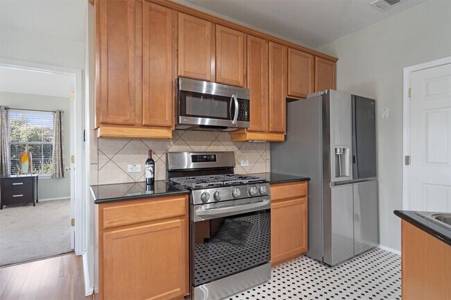 Building Photo - 9201 Brodie Ln