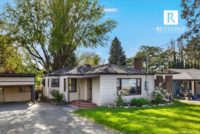 Building Photo - 2 Bed / 1 Bath Home with Large Deck