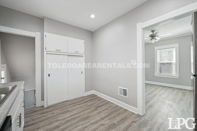 Building Photo - 630 Colima Dr