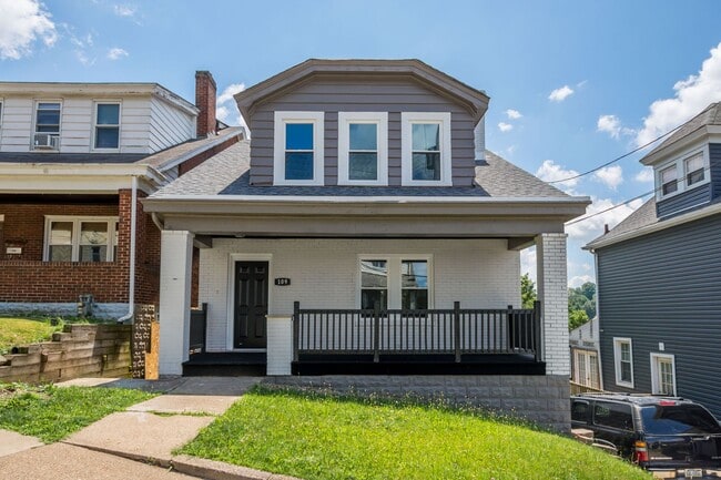 Building Photo - Stunning 3 bedroom home in Carrick available August 15!