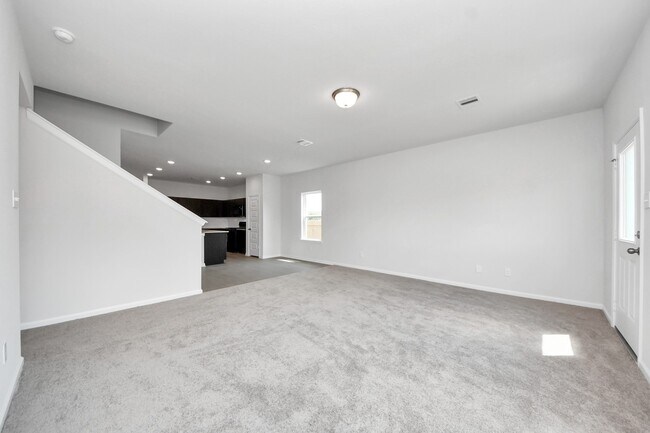 Building Photo - 2715 Crested Creek Ln