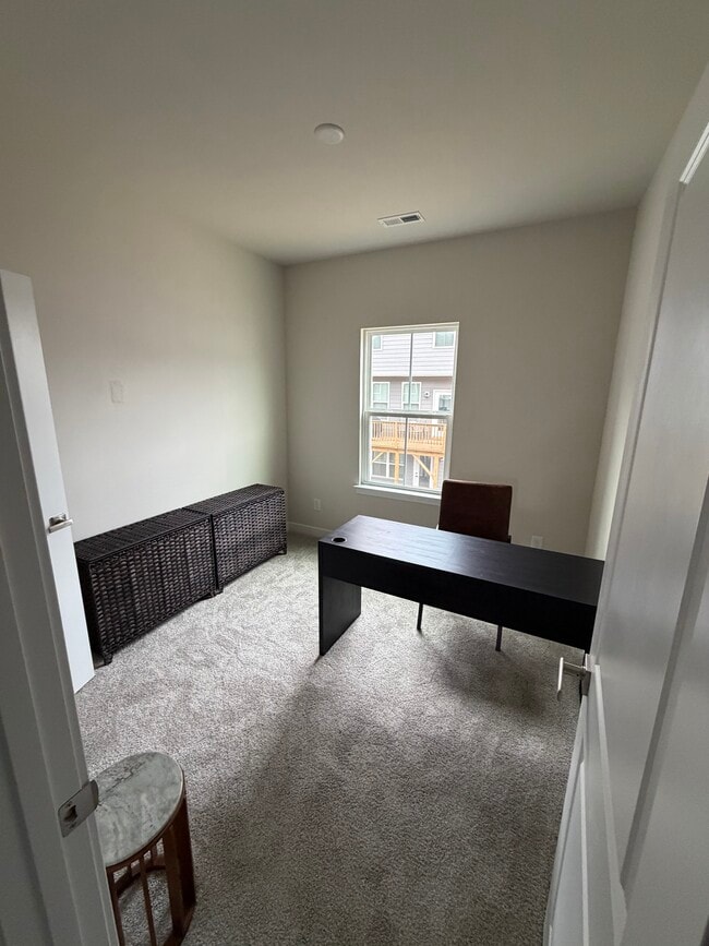 Building Photo - 2553 Ellen Ave