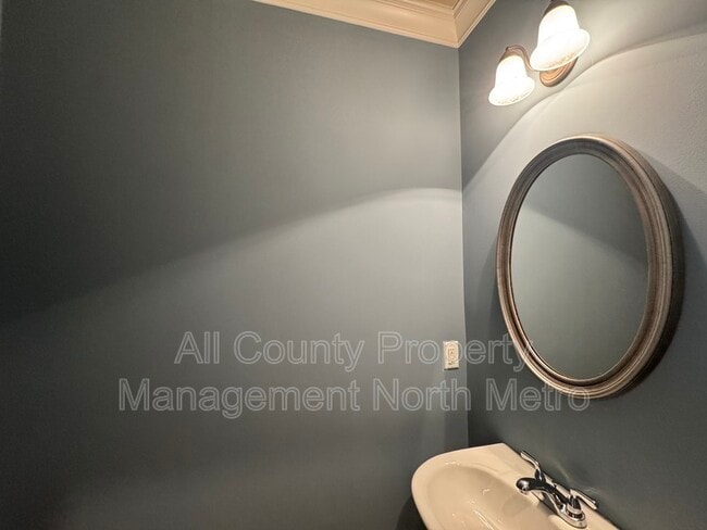 Building Photo - 10860 Ellicot Way